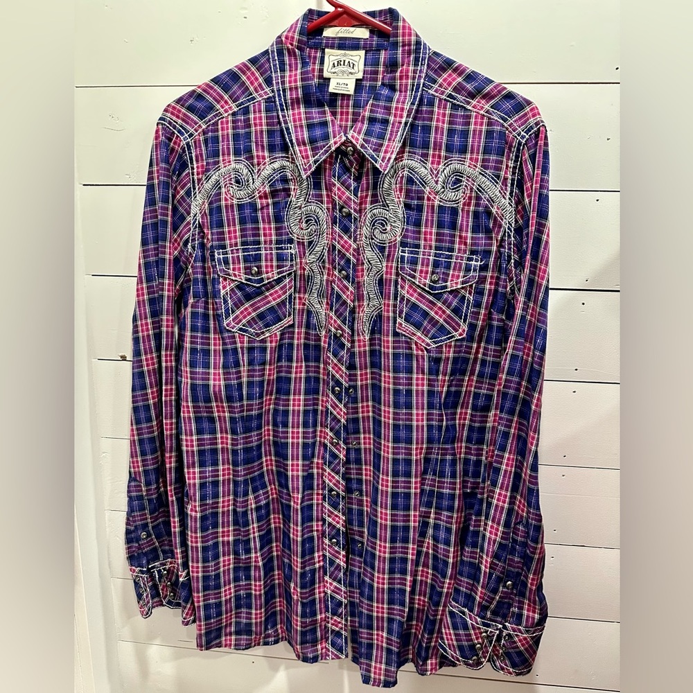 Women’s Ariat fitted women button down